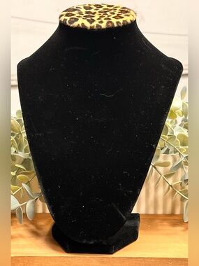 Black Velvet Necklace Display
